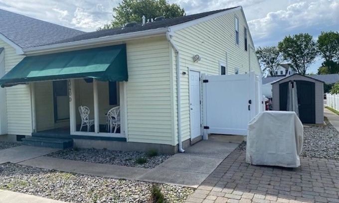 Village Green House | Updated 2 Bed, 1 Bath Village Green Quad