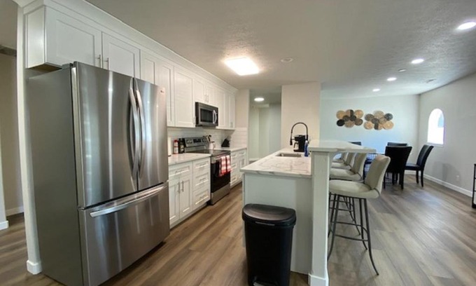 Moran Prairie House | Updated Rancher near shopping & restaurants