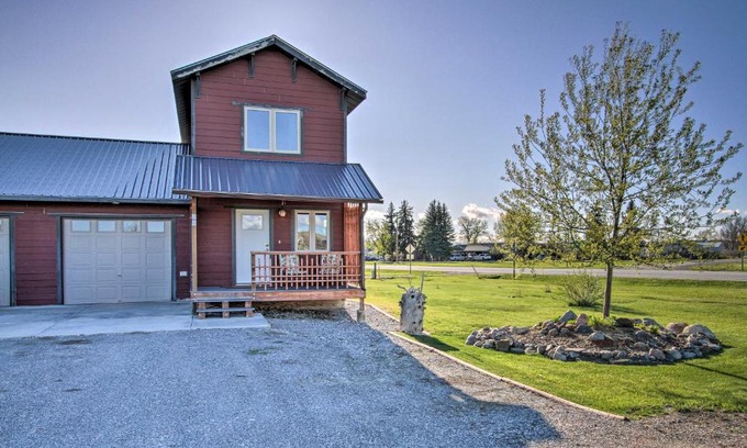 Bynum House | Updated Townhouse with Pergola, Walk to Downtown!