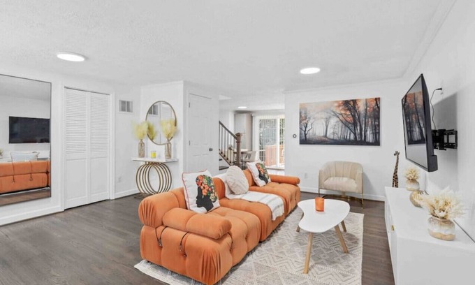 Centreville House | Upgraded 4BDR+3LVL Townhouse, Close to IAD Airport