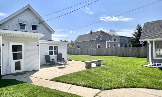 Cudahy House | UPGRADED 4BR Home in Milwaukee - Near airport and downtown