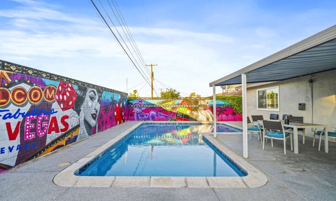 Las Vegas House | Upgraded King Beds Pool BBQ Near Strip