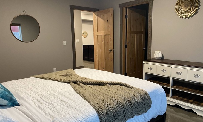 Gateway House | Upper Mesa Villa #5, Glacier Suites - Upper Mesa Villa #5