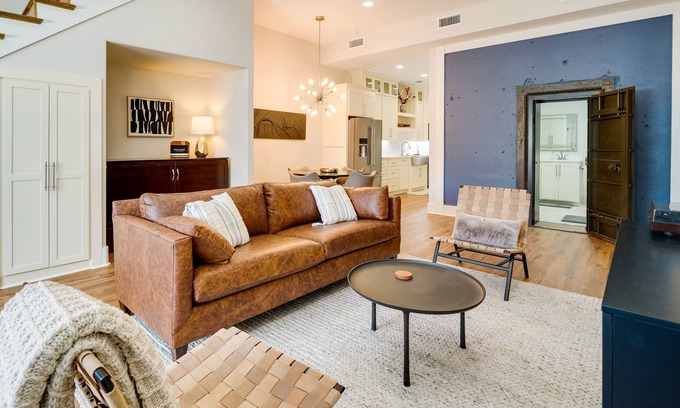 Texarkana House | Upscale Texarkana Townhome, Walk to Downtown!