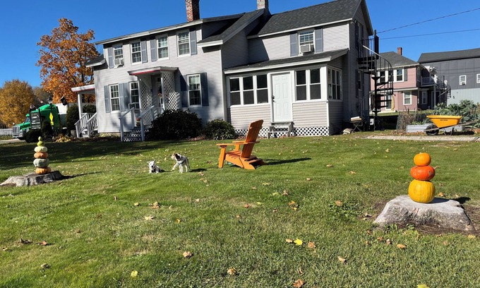 Lee Apartment | Upstairs on Main with private bathroom