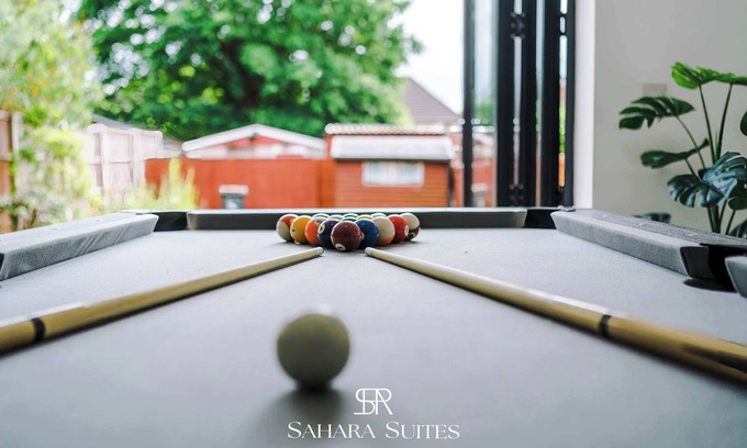 Cradley House | Upto 20%OFF | Stylish 4BR Home | Sleep 8 | Parking