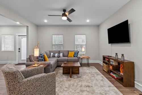 The Gate House | Uptown Elegant Escape | JZ Vacation Rentals