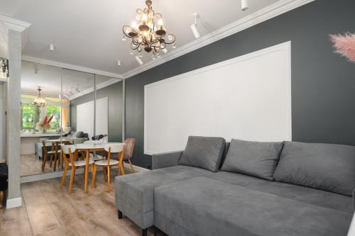 Muranow Apartment | Urban Chic - City Center - Warsaw Stays - Solidarnosci 64