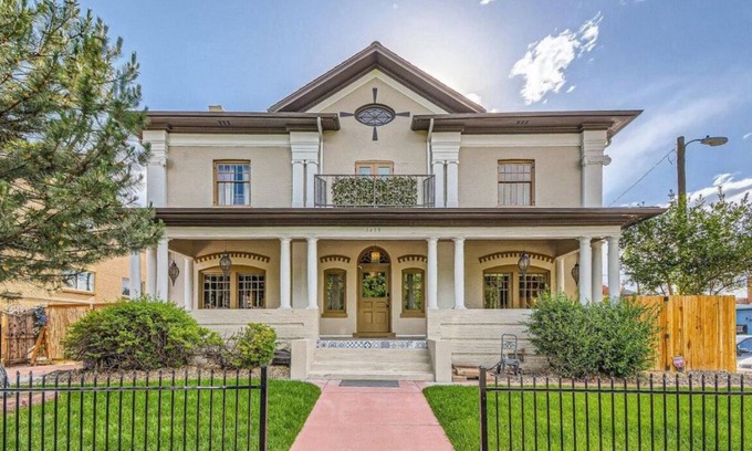 Cheesman Park Apartment | Urban Mansion Oasis 2BR Apt - Free Parking