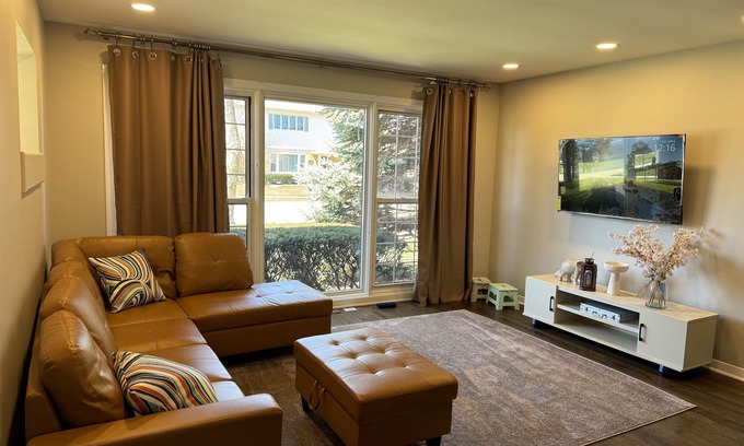 Skokie House | Urban Oasis - Kid Friendly - Quiet Street