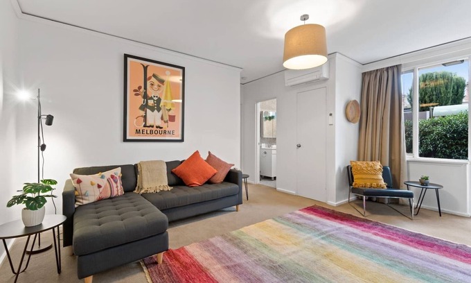 Prahran Apartment | Urban Retro Experience Vibrant Courtyard Charm