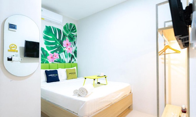 Kabil Hotel | Urbanview Hotel R House Batam by RedDoorz