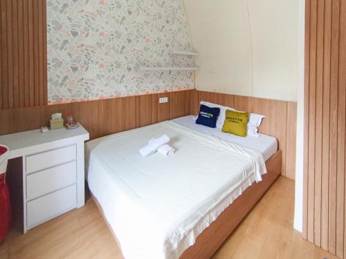 Kalangbret Hotel | Urbanview Hotel Trisna Srabah