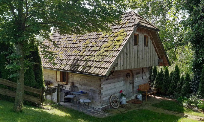 Sankt Peter in der Au Apartment | Uriges Holzhaus mit Kaminofen und Überdachtem Balkon im OG
