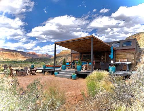 Virgin House | Utah Tiny House for a King Sized Zion Glamping Escape