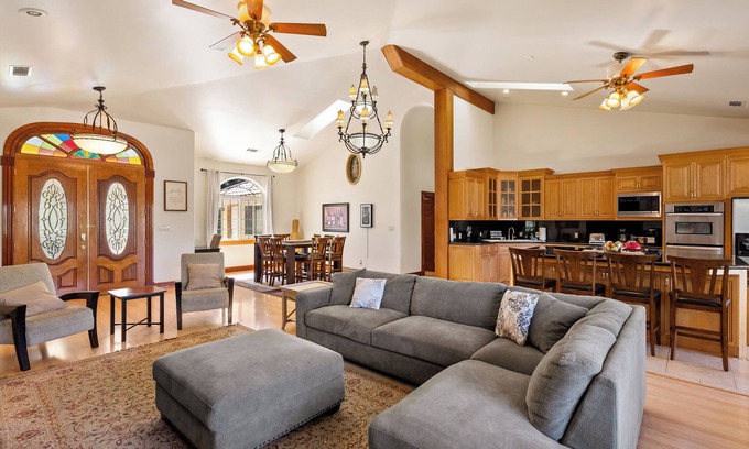 Paso Robles House | Uvae-Endless Views and Endless Privacy in Paso Robles Wine Country!