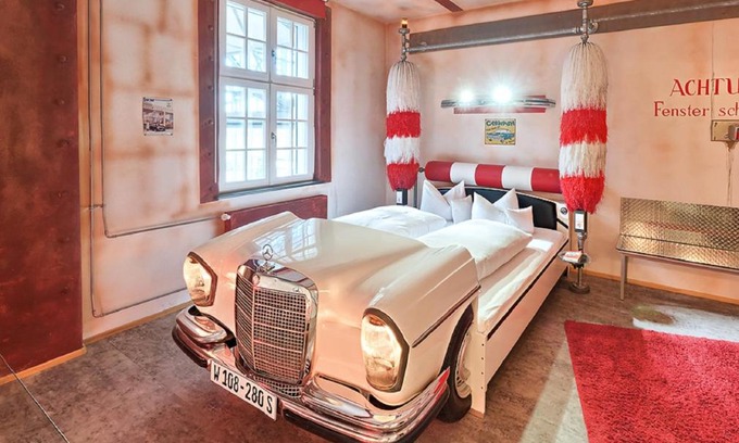 Boeblingen Hotel | V8 HOTEL Classic Motorworld Region Stuttgart