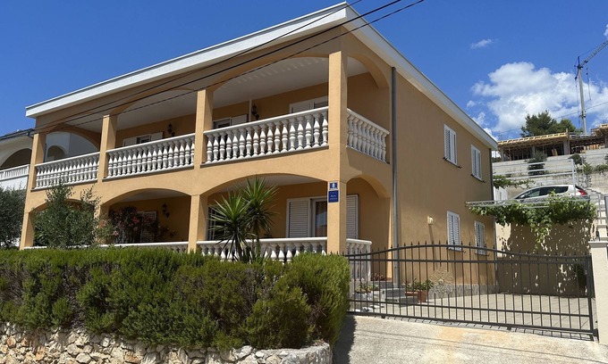 Seget Vranjica Apartment | Vacation apartment in house SUNSHINE/terrace with sea view/perfect for four people