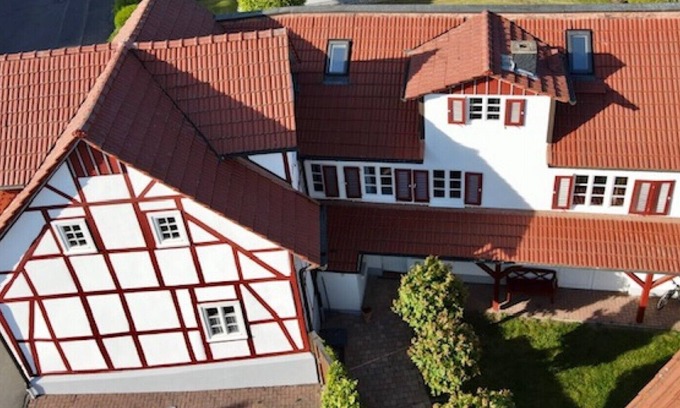 Harleshausen Apartment | Vacation apartment in a historic half-timbered house