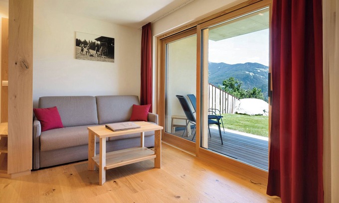 Feldthurns Apartment | Vacation Apartment "Teutenhofer Kirsche" on the Farm with Mountain View & Garden