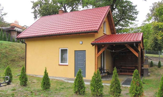 Ryn House | Vacation Home by Lake Olow with Boats