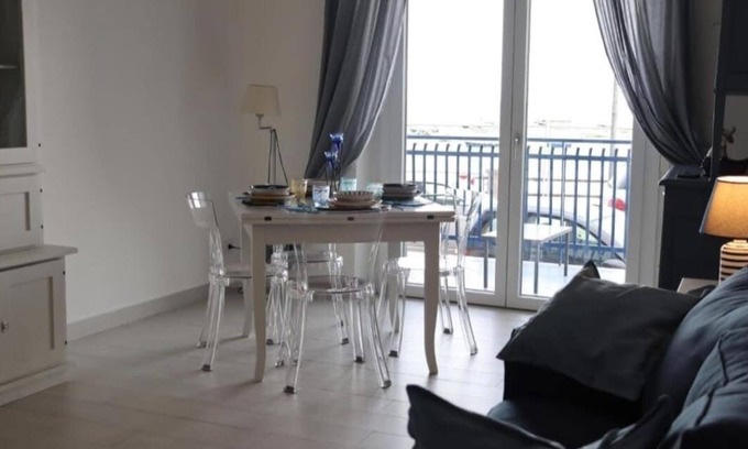 Capo Mulini House | Vacation home by the sea, for couples and families, in the typical village of Capomulini.