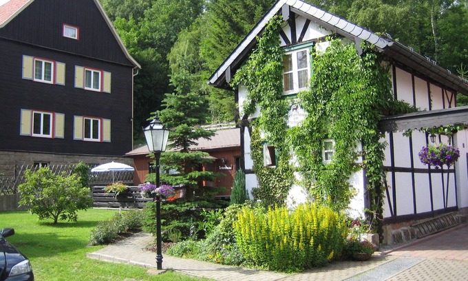 Schierke House | Vacation home Hirschgrund -Overnight stay in an old half-timbered house