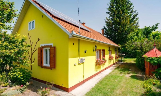 Balatonfenyves House | Vacation home Julia by Interhome