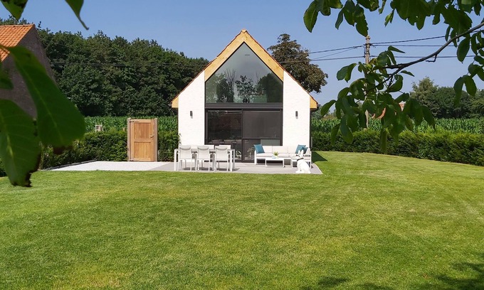 Merendree House | Vacation home with panoramic view over the fields