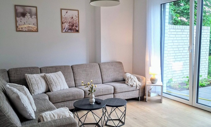 Lembruch House | Vacation home Wolke7, with garden, 250 meters to the lake