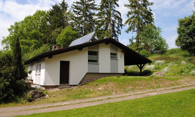 Uhrde House | Vacation in a quiet location.