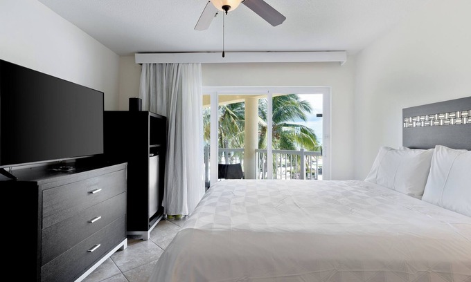 Crystal Harbour Apartment | Vacation is Calling! Outdoor Pool, Free Parking, Steps Away from the Beach!