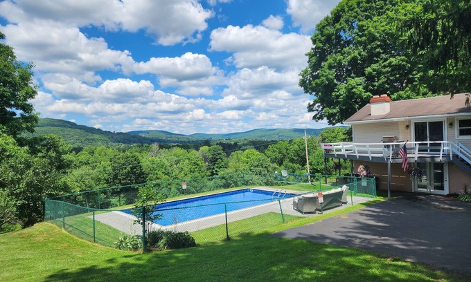 Oneonta House | Vacation on the river 5 minutes to All Star Village 25 minutes to Cooperstown