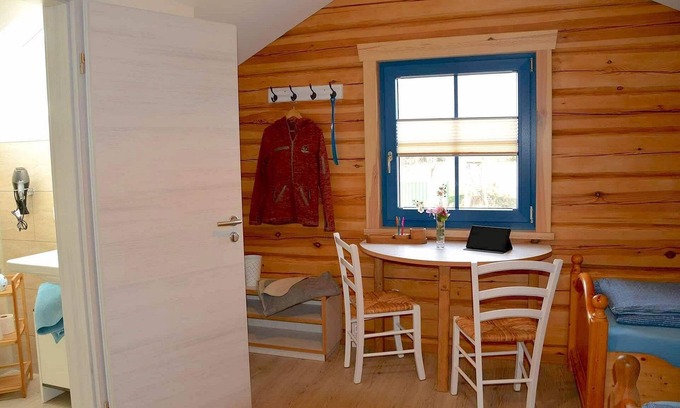 Quitzdorf am See Apartment | Vacation room Hecht-Kammer with shower/WC