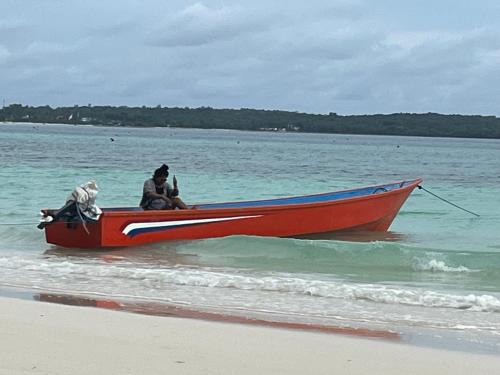 Nuhu Roa Bed & Breakfast | Vakantie Villa Wab Kei Kecil