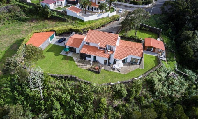 Angra do Heroismo House | Vale Dos Milhafres