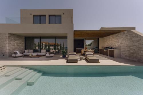 Amoudi Villa | Valerozo Villas - Exclusive Beachside Experience