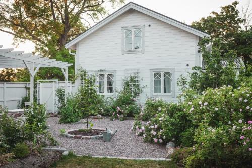 Enkoping House | Vallby Cottage