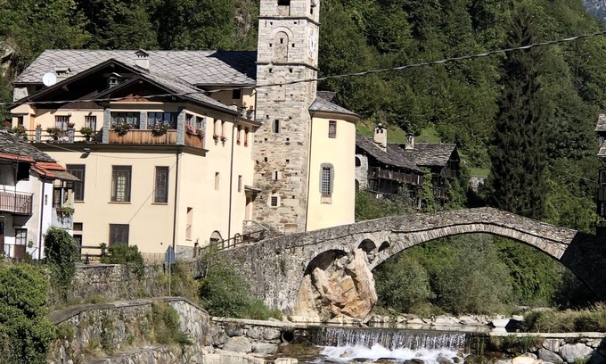 Fontainemore House | VALLEY OF GRESSONEY FONTAINEMORE THREE-ROOM APARTMENT