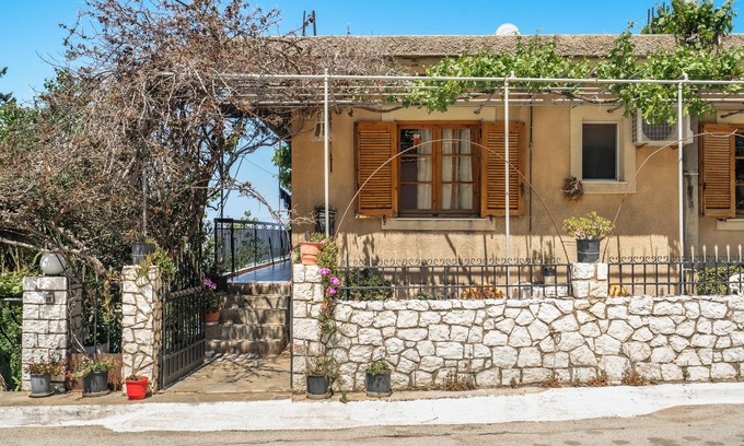 Angon Apartment | 'Vangelis Apartment' with Sea View, Terrace & Wi-Fi