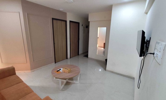Santacruz West Apartment | Varsity by Daily Stays