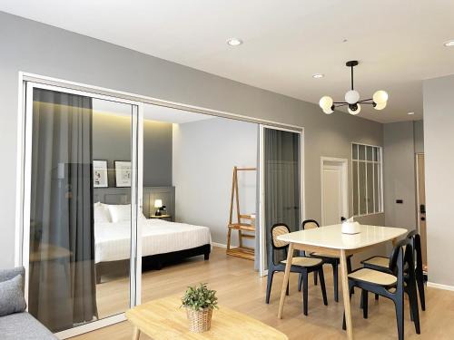 Ban Phan Thom Apartment | Vélin Khaosan - 2nd Floor apartment with 2Bedrooms