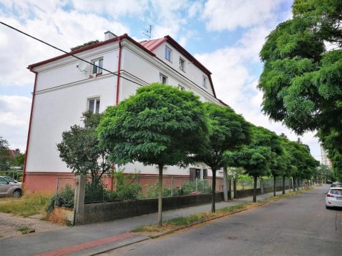 Hradec Kralove Apartment | Velký byt se dvěma ložnicemi, zahrada, Wifi zdarma