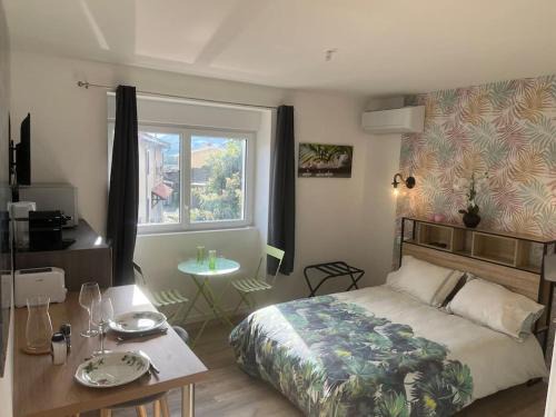 Chasse-sur-Rhone Apartment | VERDI studio COSY au calme parking gratuit