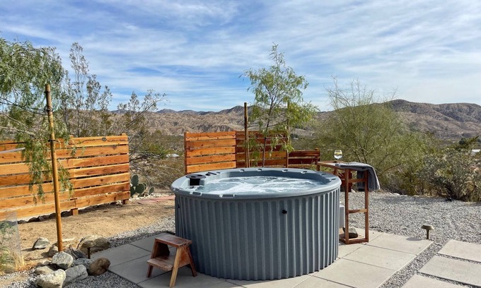 Morongo Valley House | 🌵 Verdin's Nest - Romantic Retreat w/Hot Tub Under the Stars! 🌵