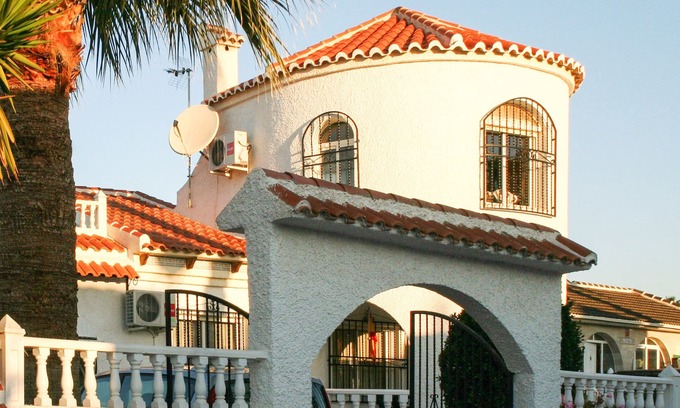 Los Alcazares House | Very beautiful villa with swimming pool and terraces, located 500m from the beach (8 people)