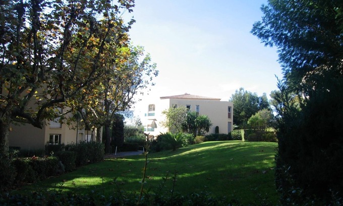 Boulouris-sur-Mer Apartment | Very quiet apartment in a great park close to sea and downtown