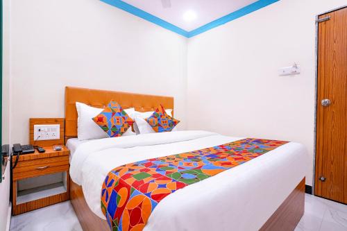 Malad West Hotel | Via Raj Palace - 1 km to Sakinaka Metro