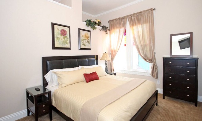 Sherman Heights Condo | Victorian Unit with Loft - Minutes. to DT, Conv Center, Balboa Park, Beach, Zoo