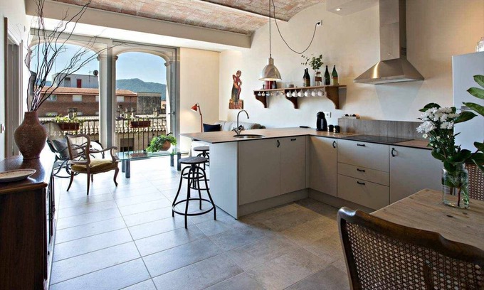 Olot Apartment | Vidrier, flat with access to indoor swimming pool